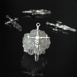 Organic Claws Bubble Claw Crisscross Thorns Spiky Plant Freshwater Pearls Pendant